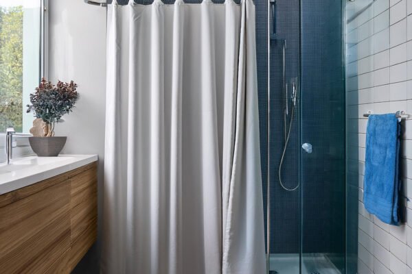 Shower Curtain Size Guide: Finding the Perfect Fit for Your Bathroom